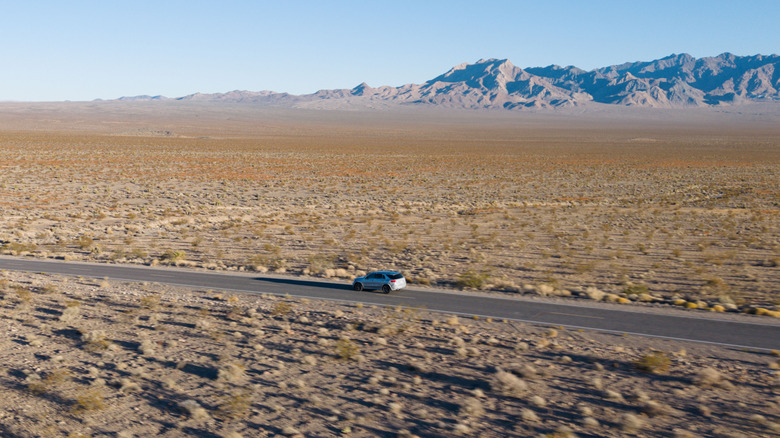 Kamufliran Mercedes-Benz GLE v daljavi