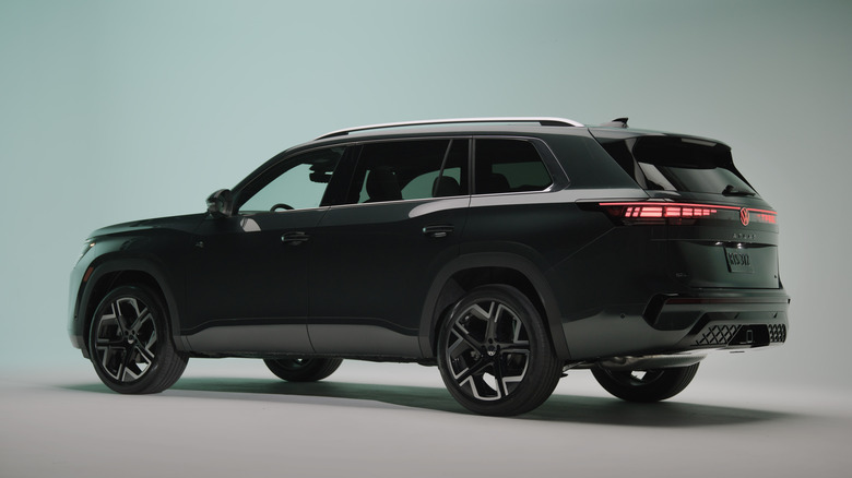 2027 Volkswagen Atlas pogled od zadaj 3/4