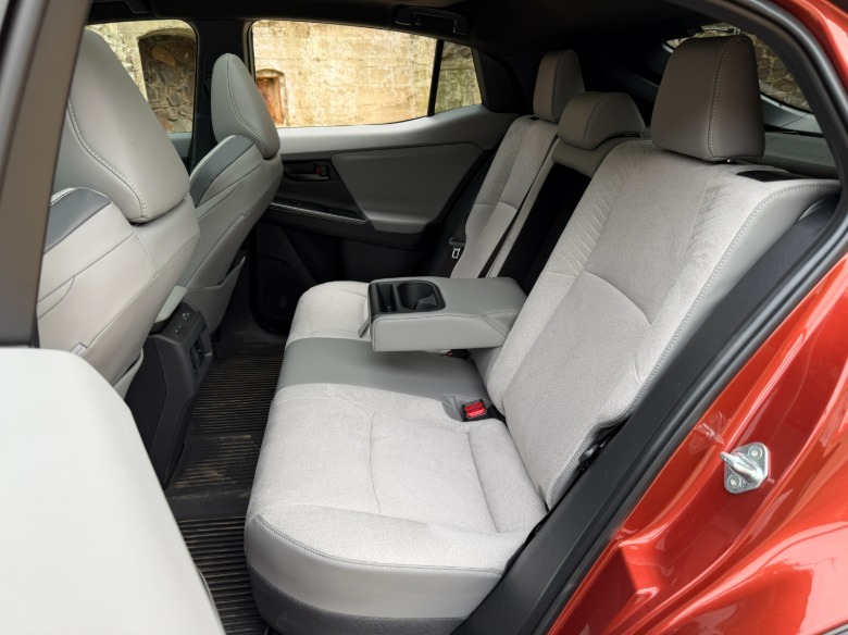 Zadnji sedež Toyote C-HR letnik 2026