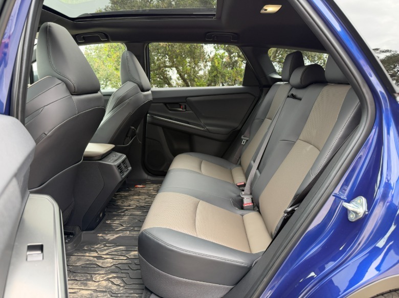 Zadnji sedež Toyote bZ Woodland