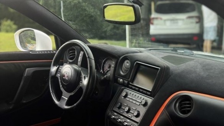 2009 Nissan GT-R spredaj 3/4