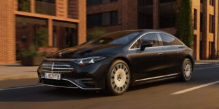 2027 Mercedes-Benz EQS vozi dlje, polni hitreje in ima na voljo krmiljenje po žici