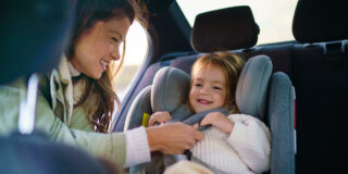 Proizvajalci avtomobilskih sedežev se soočajo z novimi predpisi o testiranju, da bodo otroci varnejši