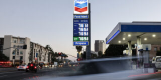 Chevron Exec pravi, da bi se morali voziti manj, namesto da vlagate v obnovljivo energijo