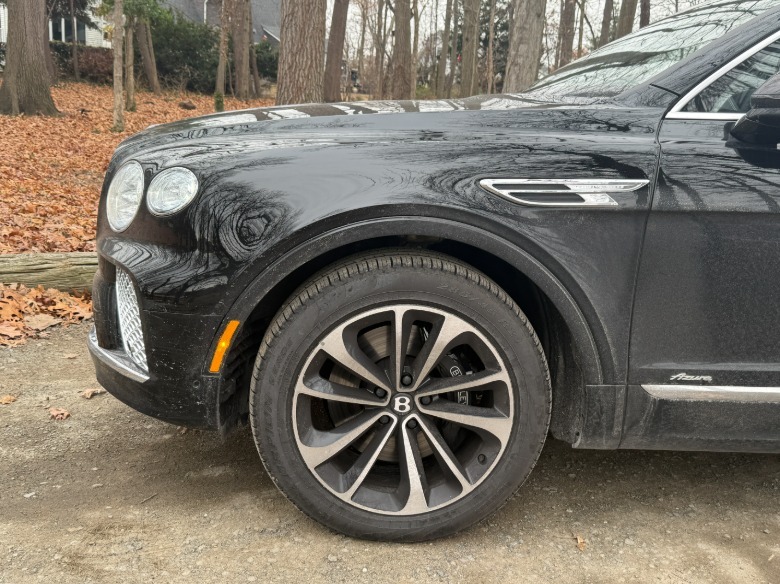2026 Bentley Bentayga EWB Azure V8 sprednje kolo