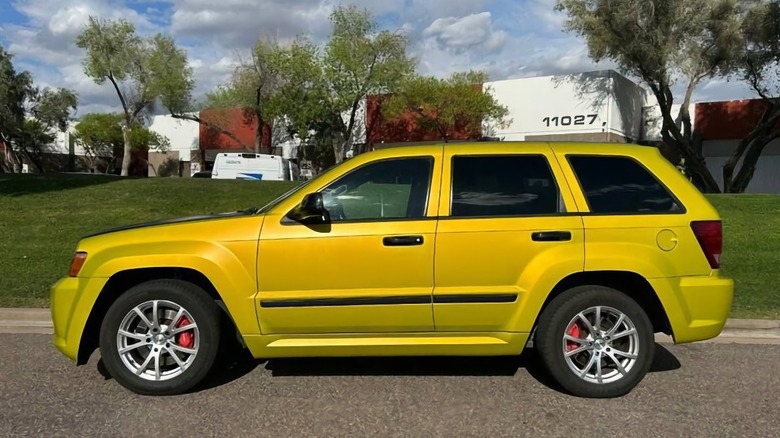 Slika z voznikove strani Jeep Grand Cherokee SRT-8 2009