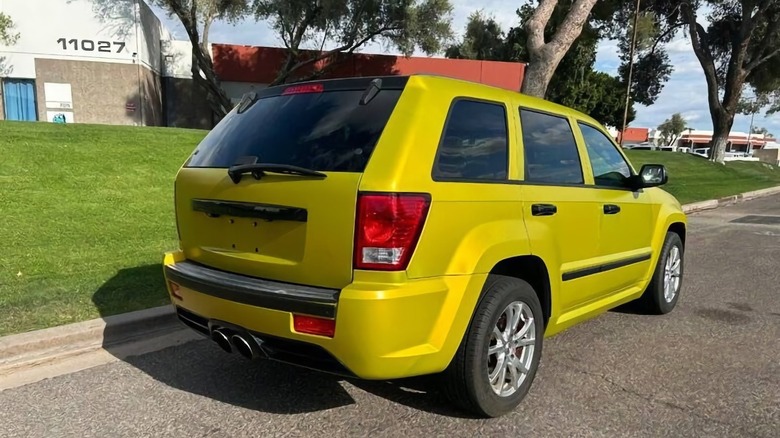 2009 Jeep Grand Cherokee SRT-8 tričetrtinska slika zadaj