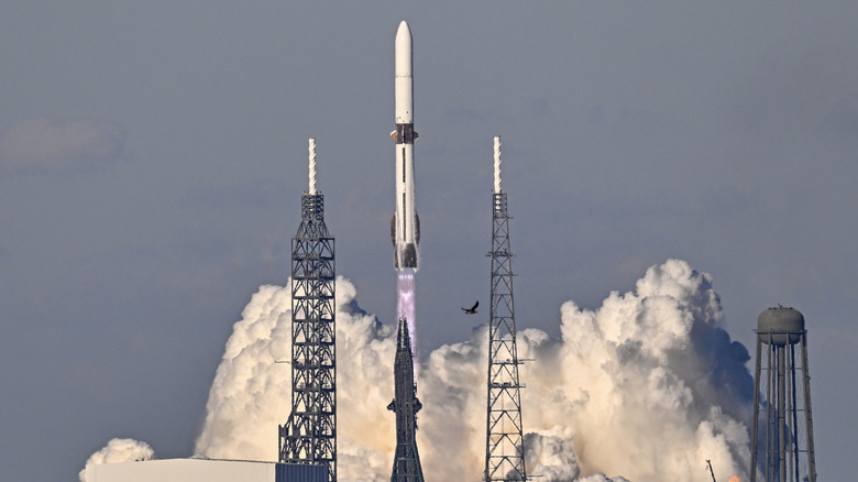 Blue Origin New Glenn vzleti iz Nasinega vesoljskega centra Kennedy