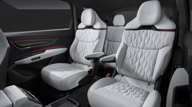 2027 Audi Q9 sedeži v drugi vrsti