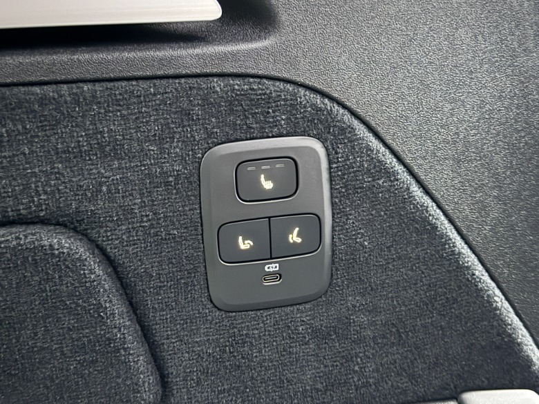 2027 Audi Q9 zadnja nadzorna plošča