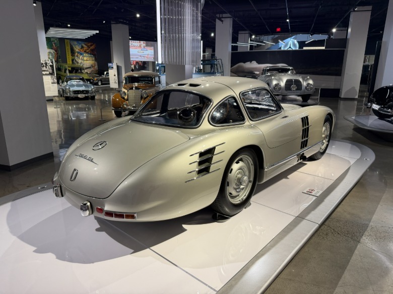 Prototip Mercedes-Benz 300SL Hobel iz leta 1953 v muzeju Petersen