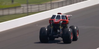 12.000 funtov težek Monster Truck podrl svetovni hitrostni rekord na dirkališču Indianapolis Motor Speedway