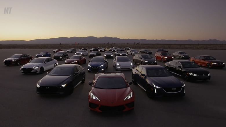 Testni avtomobili MotorTrend so se vrstili na stezi