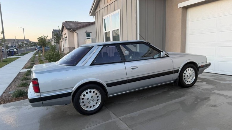 Slika sovoznikove strani Mazde 626 Turbo Coupe iz leta 1987