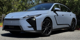 2026 Lexus ES, naj bo hibrid ali EV, ponuja dostopno razkošje z nekaj pomanjkljivostmi