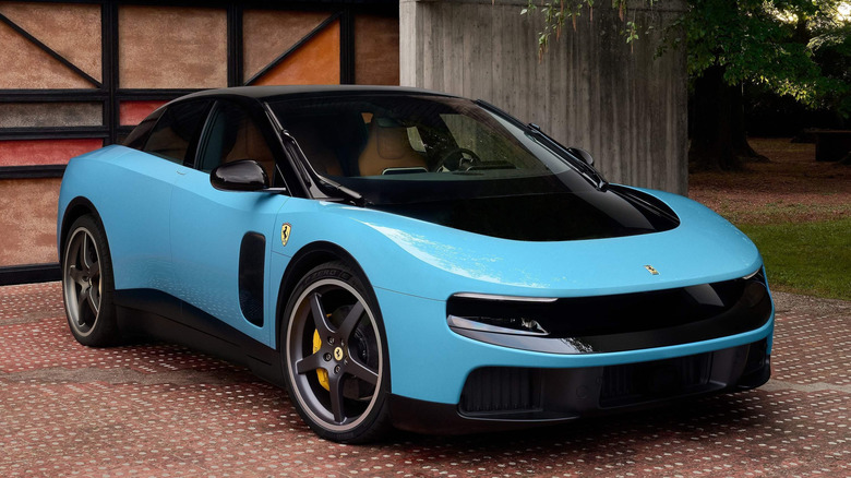 Ferrari Luce spredaj 3/4