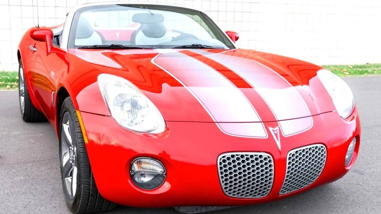 2008 Pontiac Solstice SCCA SSB spredaj tri četrtine