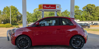Moj Fiat 500e iz leta 2024 se tako dobro popravlja sam, da sploh ne potrebujem mehanika