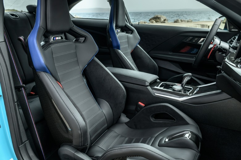 2027 BMW M2 xDrive sprednji sedeži
