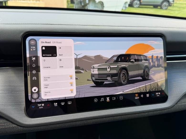 Infotainment zaslon v Rivianu R2 2027