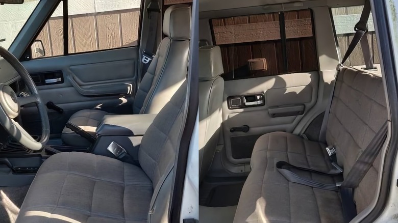 Slika sprednjih in zadnjih sedežev Jeep Cherokee Sport iz leta 1993