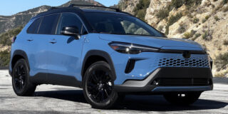 Če morate kupiti Toyoto Corollo Cross letnik 2026, si naredite uslugo in nabavite hibrid