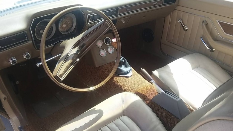 Slika armaturne plošče karavana Ford Pinto Squire iz leta 1972