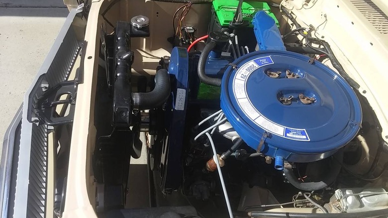 Slika 2,0-litrskega motorja Ford Pinto Squire karavan iz leta 1972