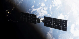 NASA mora rešiti satelit. Rešiti mora še en satelit
