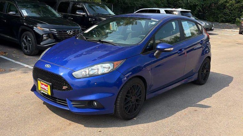 Modri ​​Ford Fiesta ST