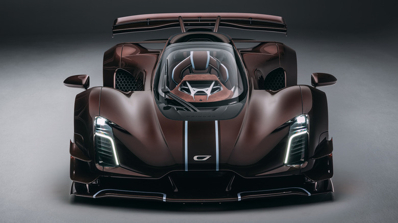 Sprednji del rjavega Czingerja 21C Spyder
