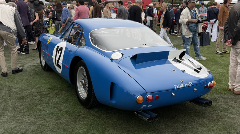 Pogled od zadaj 3/4 na Ferrari 250 GT Sperimentale Pininfarina Coupe iz leta 1961