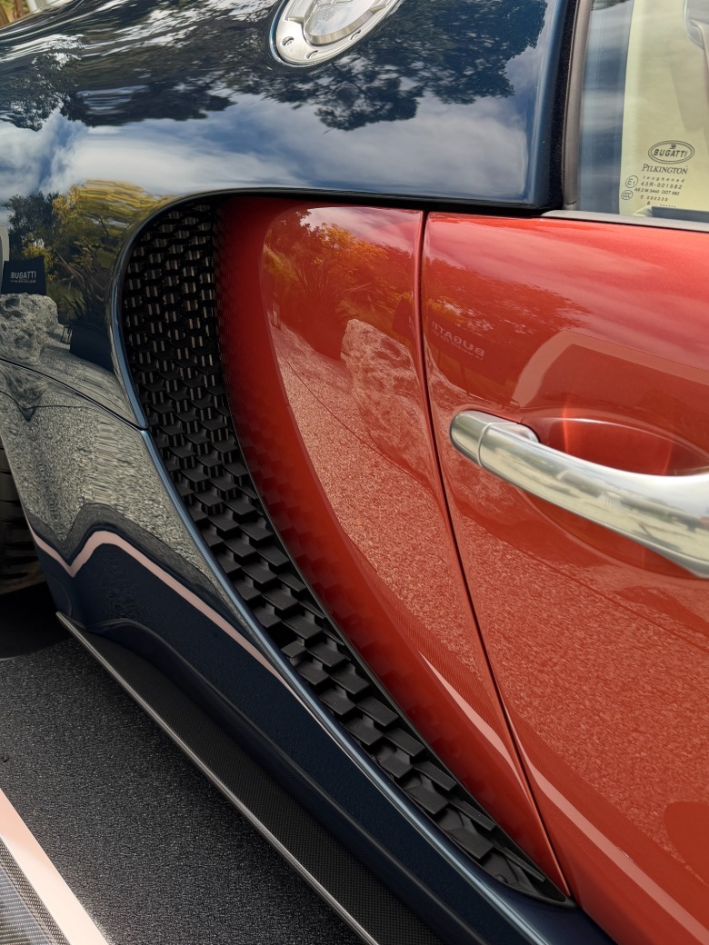 Detajl stranske odprtine Bugatti Veyron