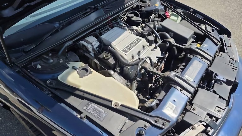 Slika motorja kabrioleta 3.1 V6 Oldsmobile Cutlass Supreme iz leta 1991