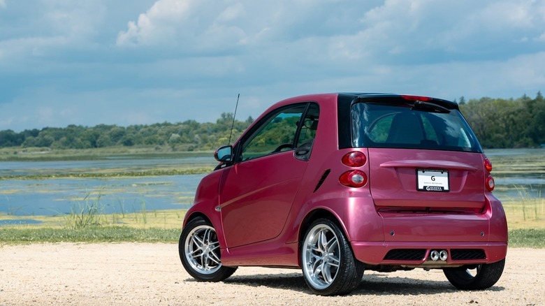 Roza Brabus Smart ForTwo od zadaj