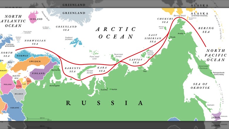 Zemljevid Severne morske poti vzdolž Rusije in Arktičnega oceana od Beringovega morja do Severnega morja v Evropi.
