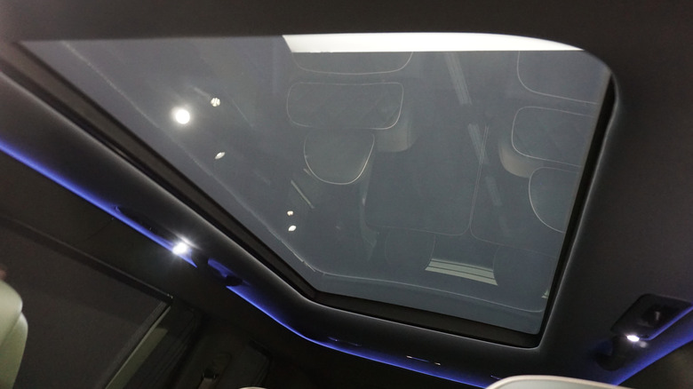 2028 Genesis GV90 luna
