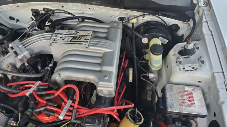 Slika motorja Saleen Mustang S351 homage 5.0 HO iz leta 1994