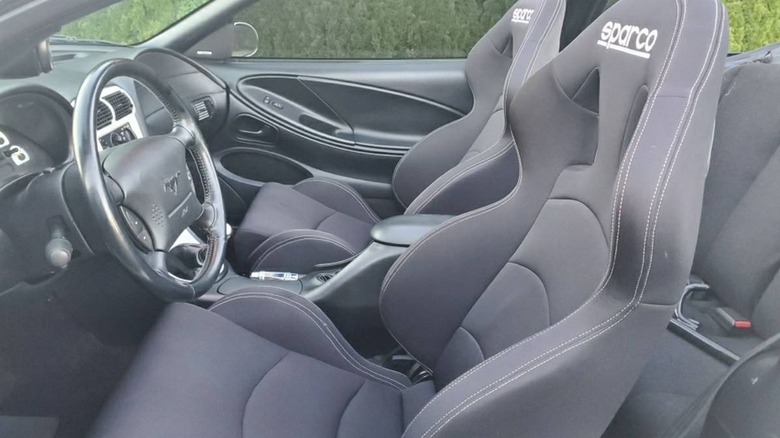 Podoba sedežev Sparco Saleen Mustang S351 iz leta 1994