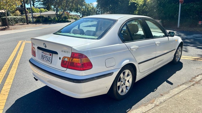 2005 BMW 320i tričetrtinska slika zadaj