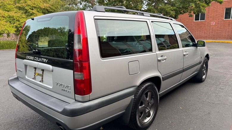 Prenovljeni naslov 2000 Volvo V70 XC tričetrtinska slika zadnjega dela