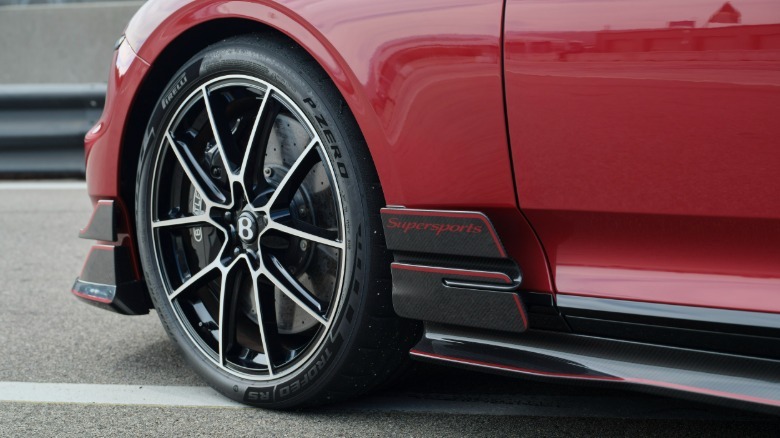 Detajl sprednjega kolesa Bentley Supersports 2027