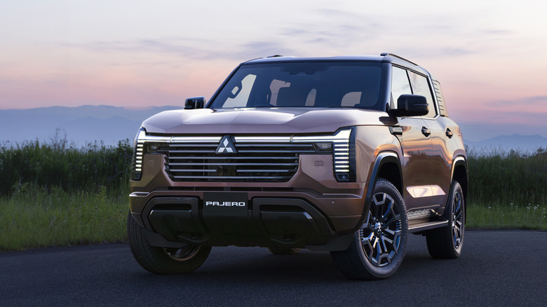 Mitsubishi Pajero pogled spredaj 3/4