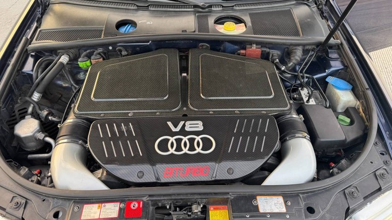 Slika Audija RS6 twin-turbo V8 iz leta 2003