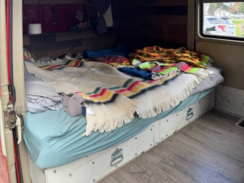 Slika avtodomske postelje Volkswagen LT35 iz leta 1989