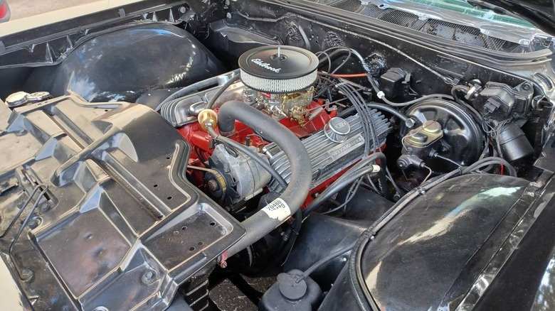 Slika motorja Pontiac Grand Prix 400CID iz leta 1967 po meri
