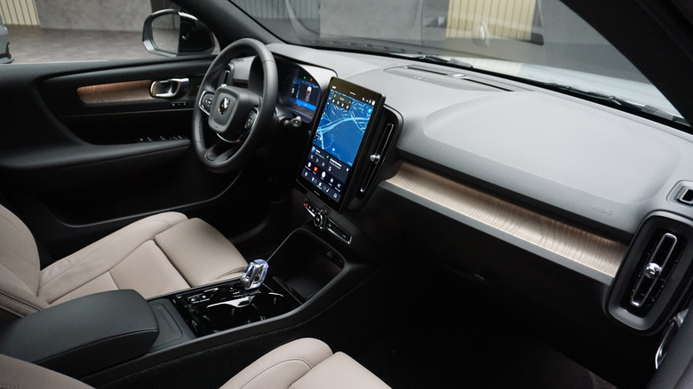 2028 Volvo XC40 notranjost