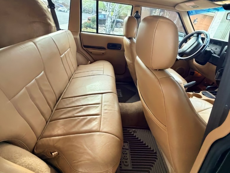 Slika notranjosti Jeep Cherokee Up-Country iz leta 1997