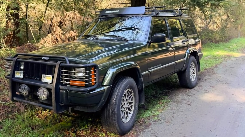 1997 Jeep Cherokee Up-Country sprednja tričetrtinska slika
