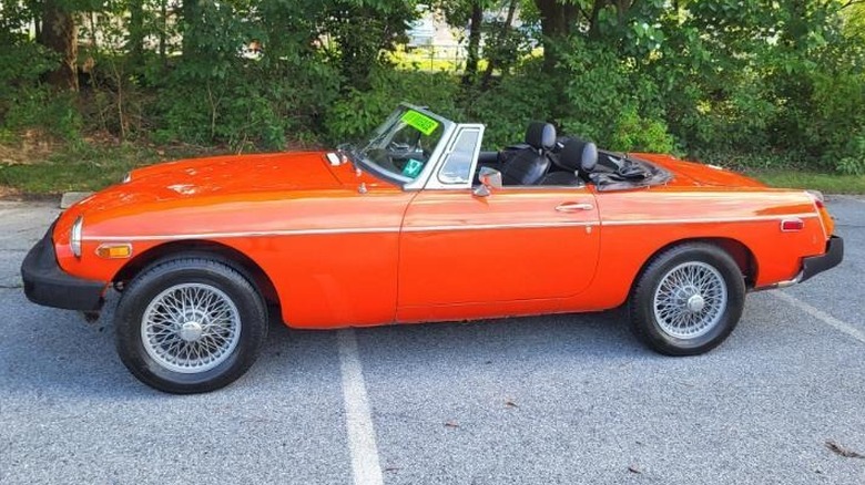 1979 MG B v oranžni barvi